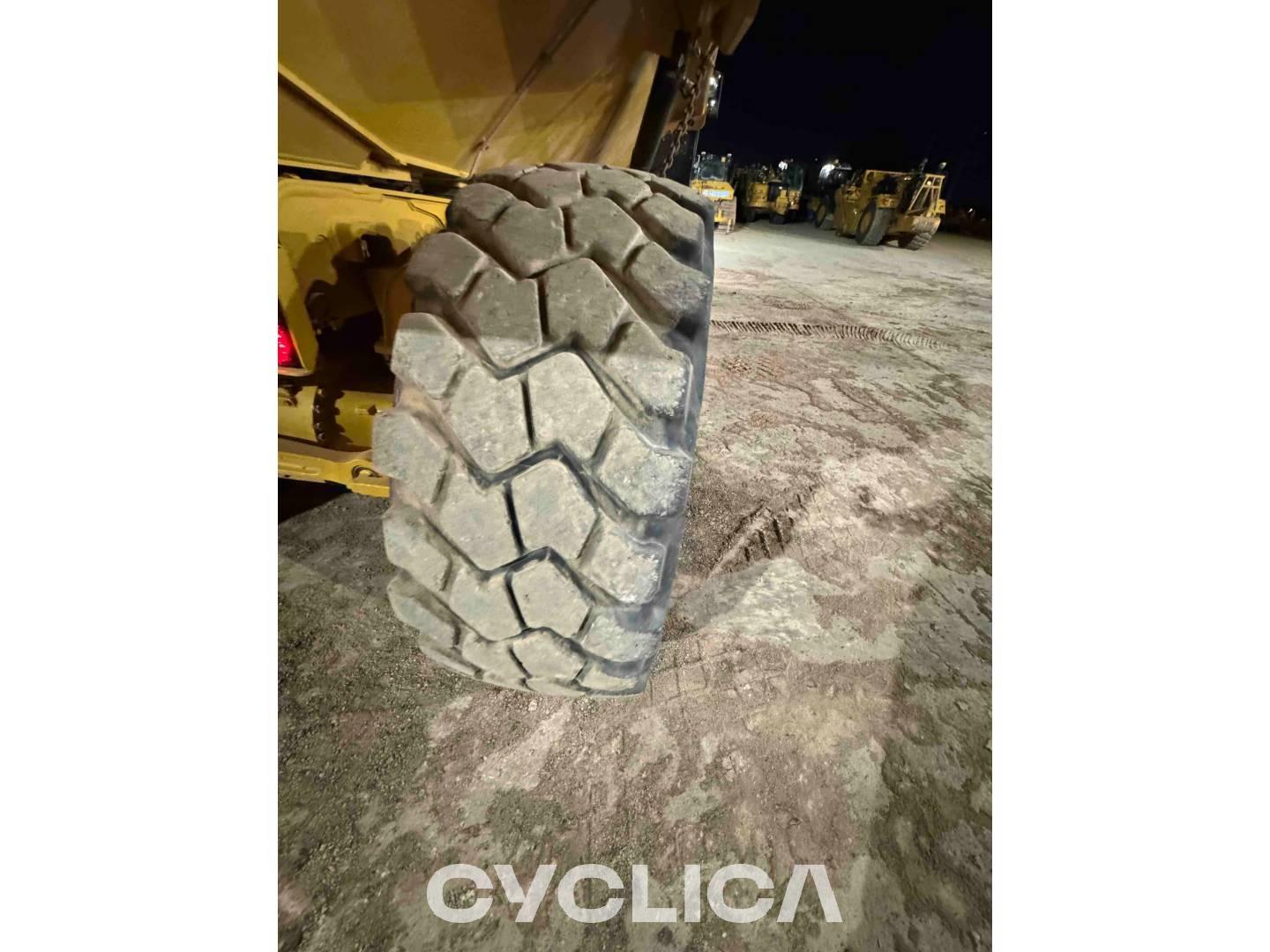 Dumpera dhe kamionë të artikuluar  730-04 3T301790 - 28