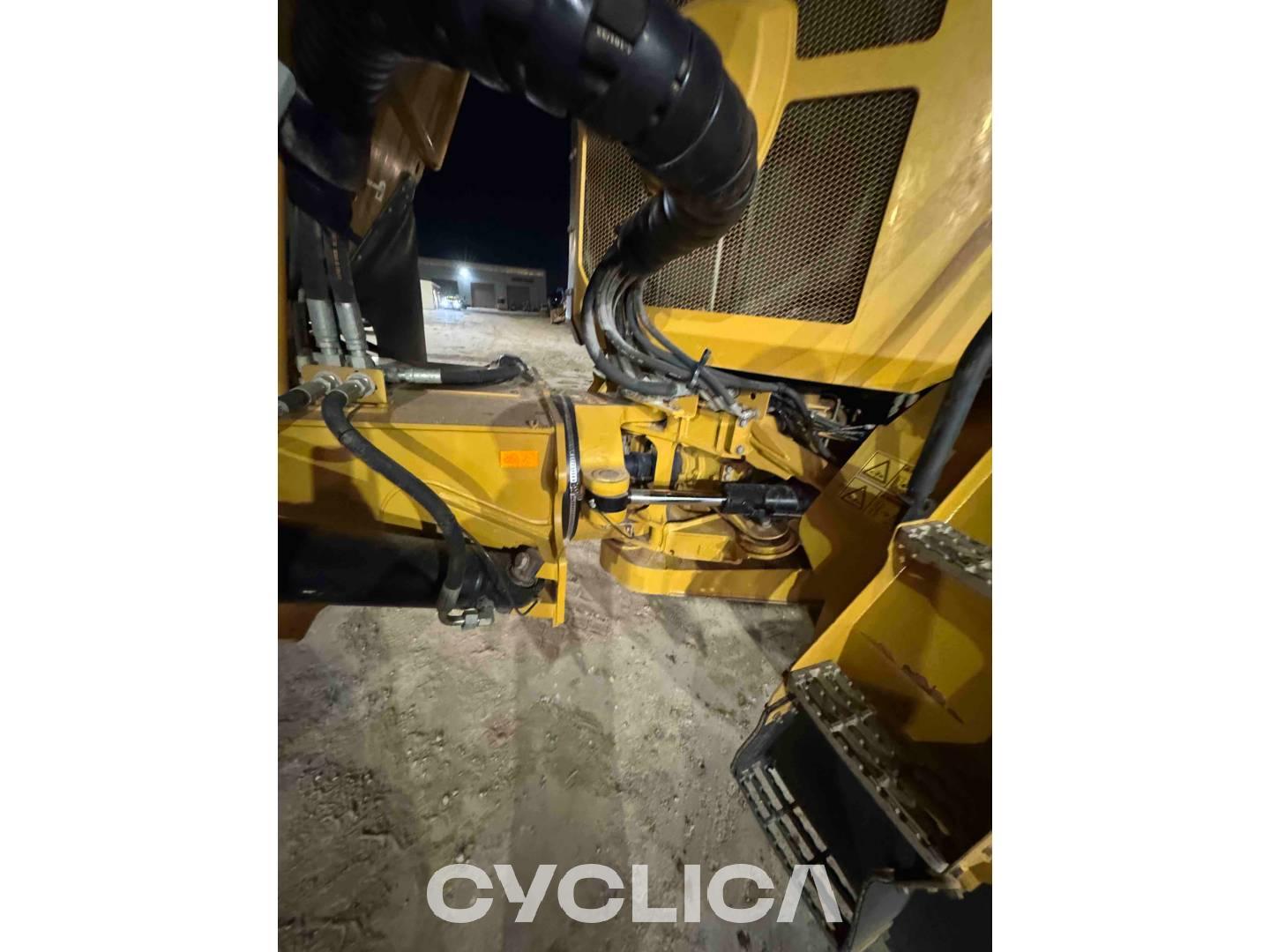 Dumpera dhe kamionë të artikuluar  730-04 3T301790 - 32