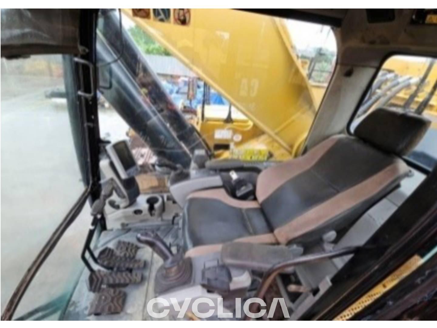 Eskavatorë me Zinxhirë  374F MFL10063 - 20