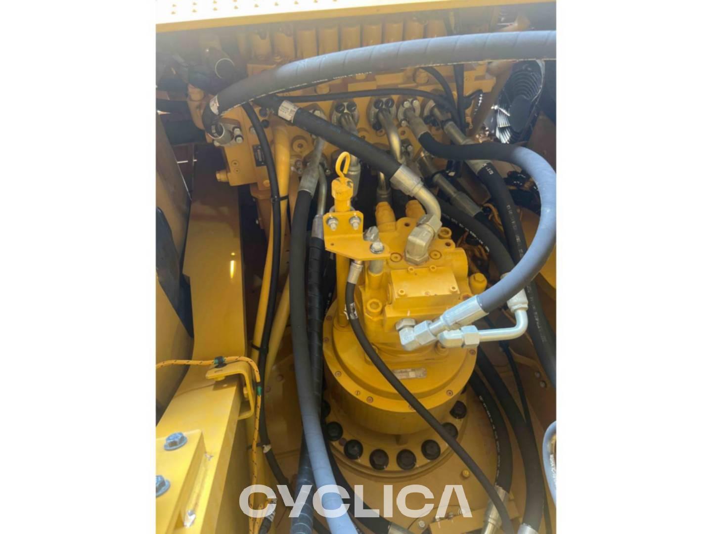 Bageri gusjeničari  333-07 TJT00429 - 10