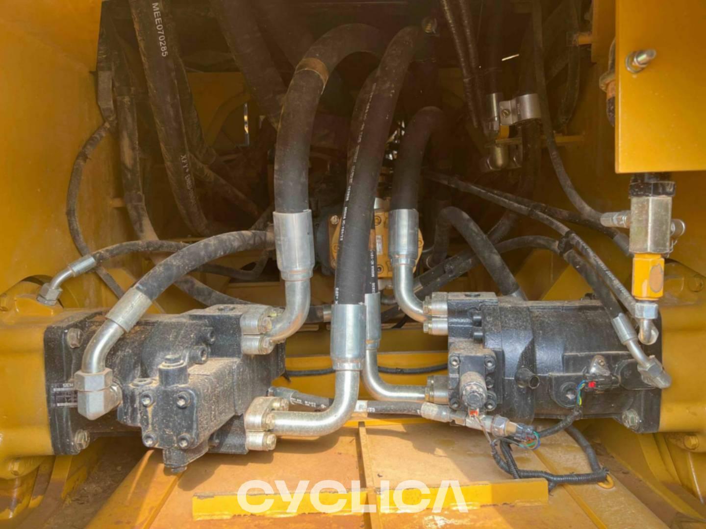 Buldožeri i traktori gusjeničari  SEM816D S8N02839 - 8