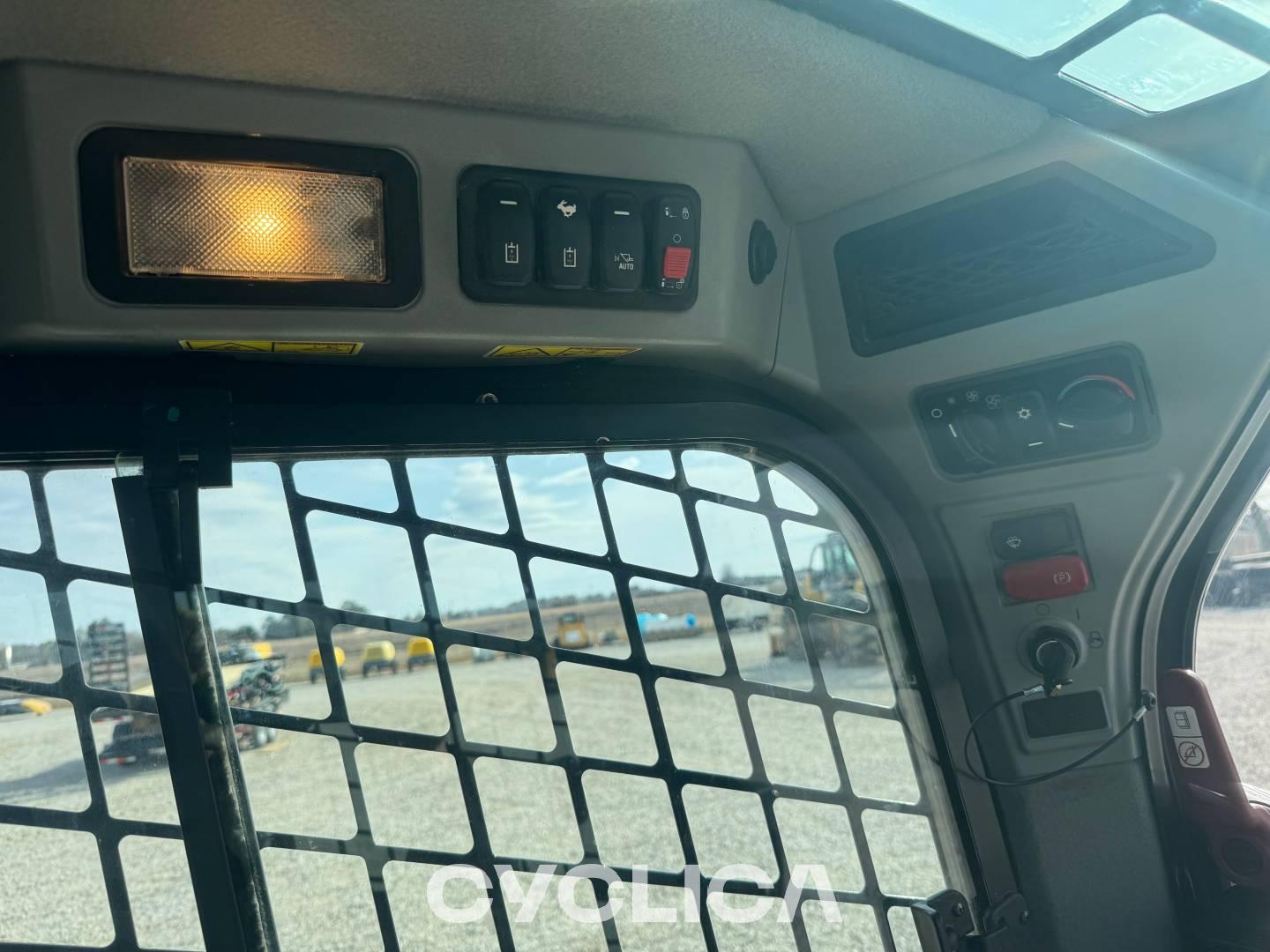 Ngarkues i vogël  299D3 P3R02121 - 23