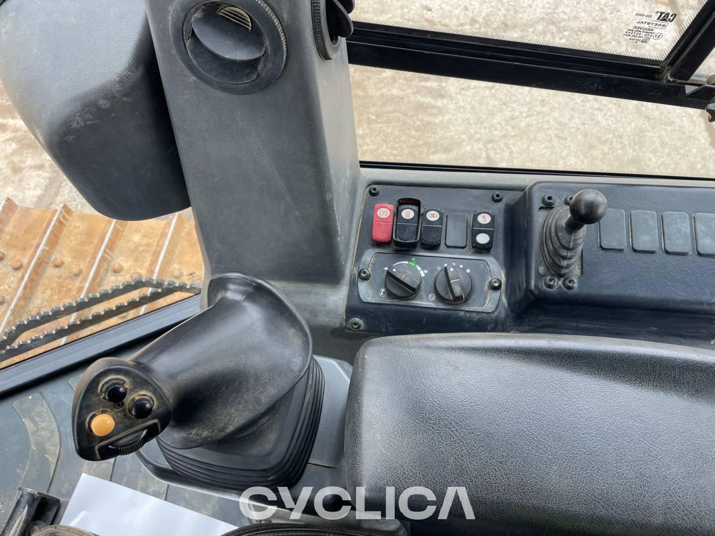 Buldozere dhe Traktorë me zinxhirë  D6K2XL MGM03138 - 15