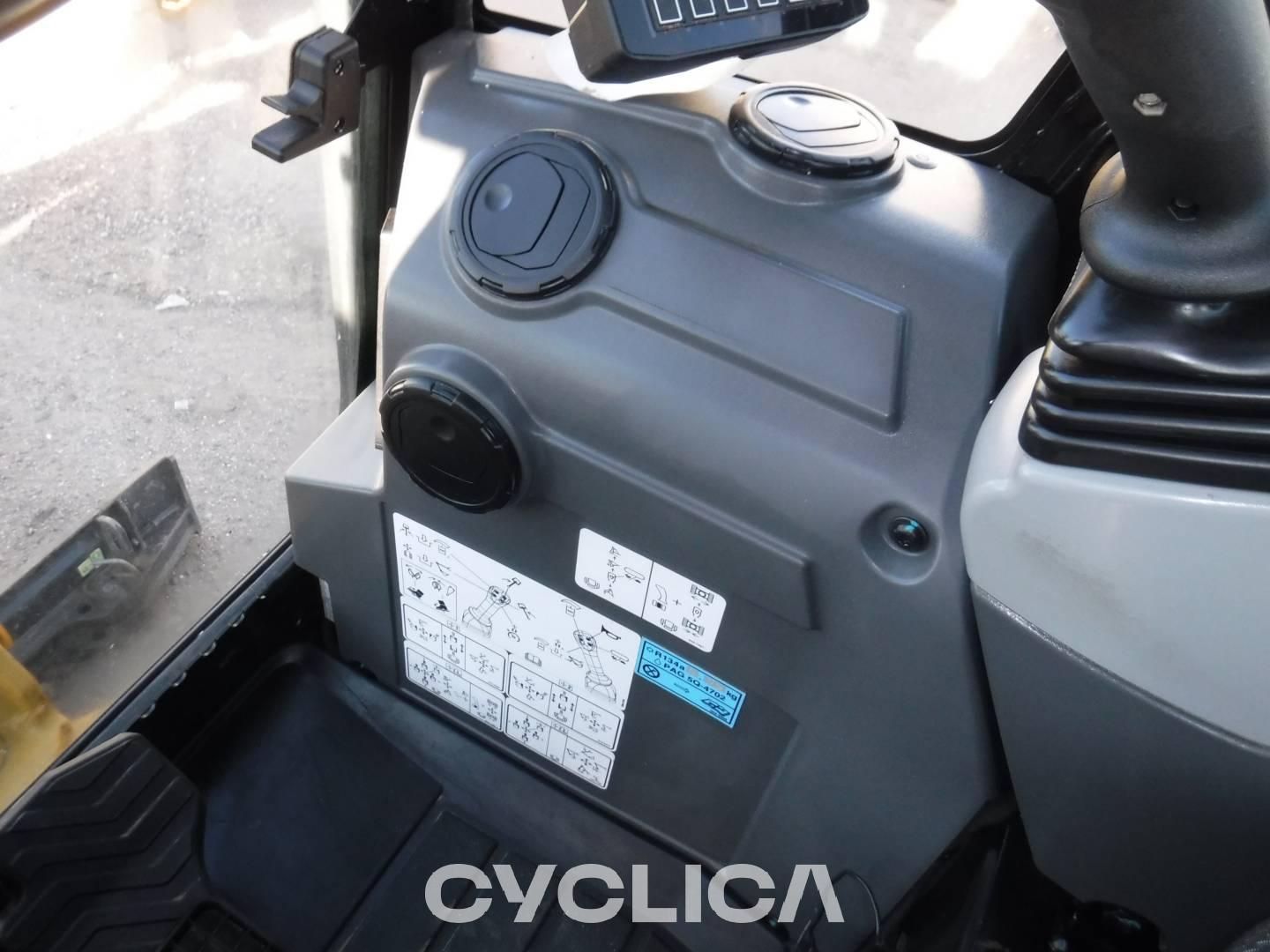 Escavadora de rastos  302-05CR RHM04206 - 20