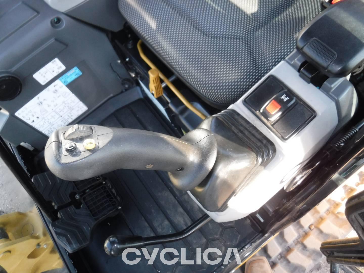 Escavadora de rastos  302-05CR RHM04206 - 23
