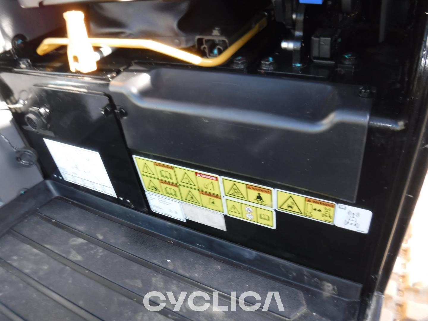 Escavadora de rastos  302-05CR RHM04206 - 24