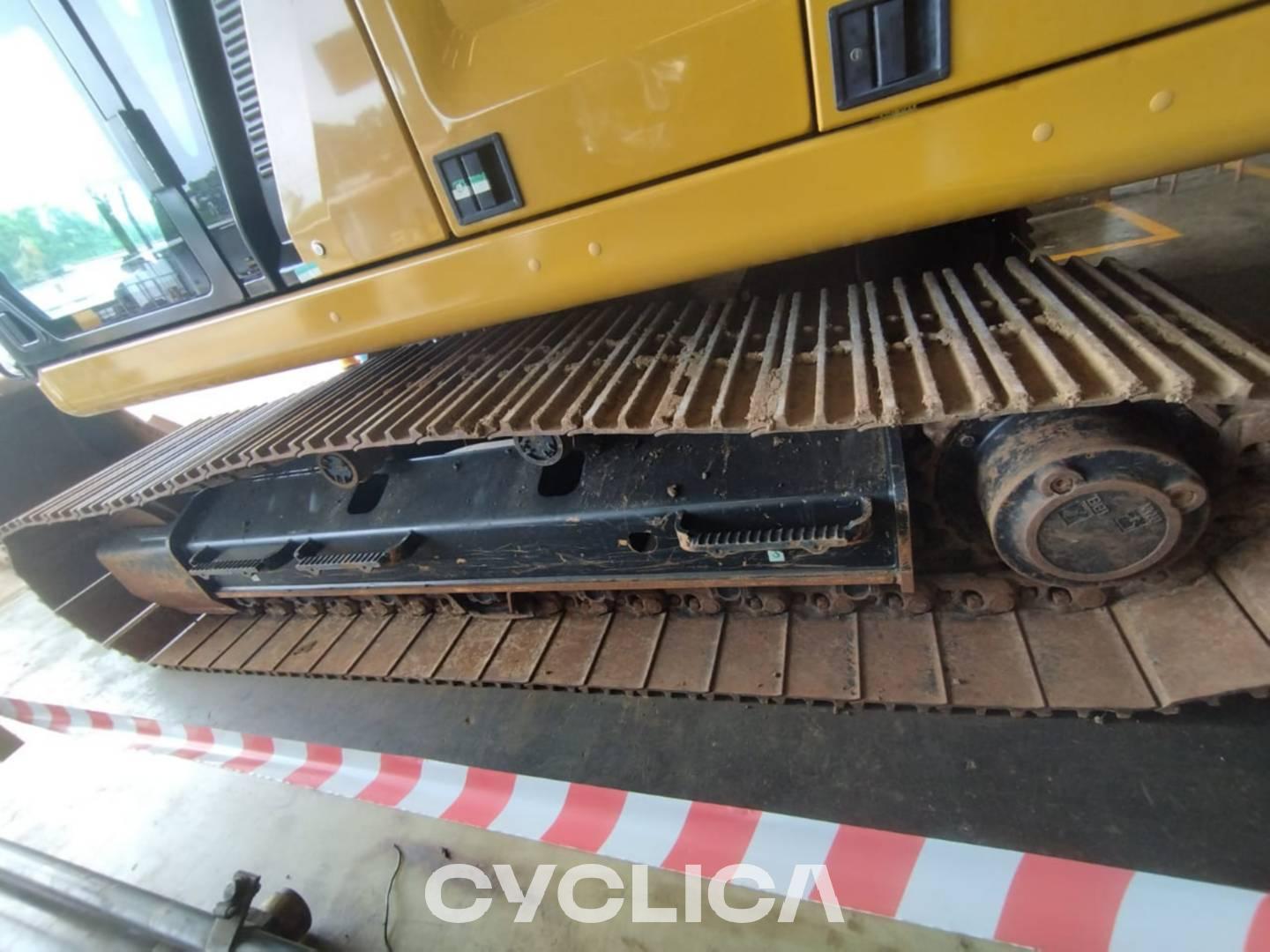 Bageri guseničari  330-07GC FEK50043 - 8