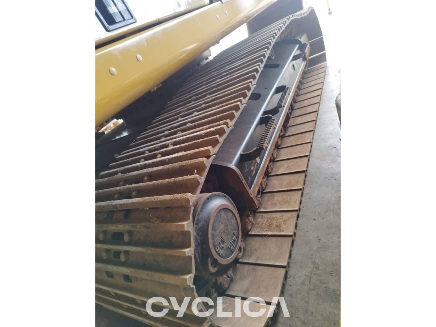 Bageri guseničari  330-07GC FEK50043 - 13