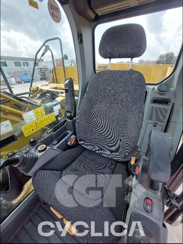 Bageri guseničari  323LN KPE10012 - 22