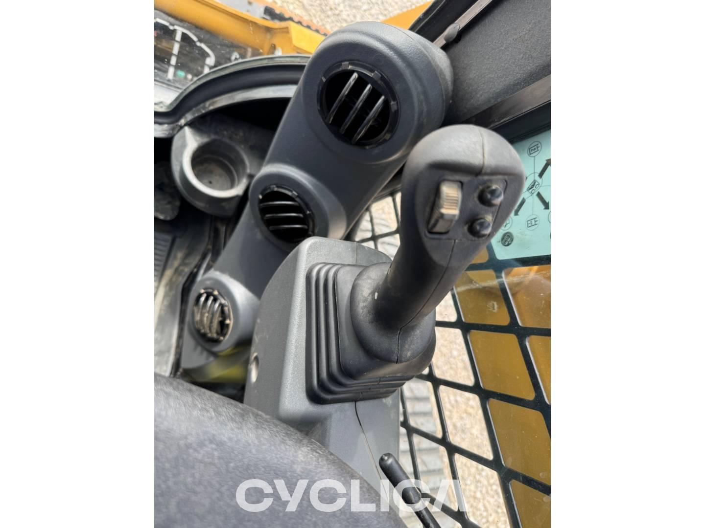 Повеќетеренски мини натоварувачи  259D3 CW928893 - 24