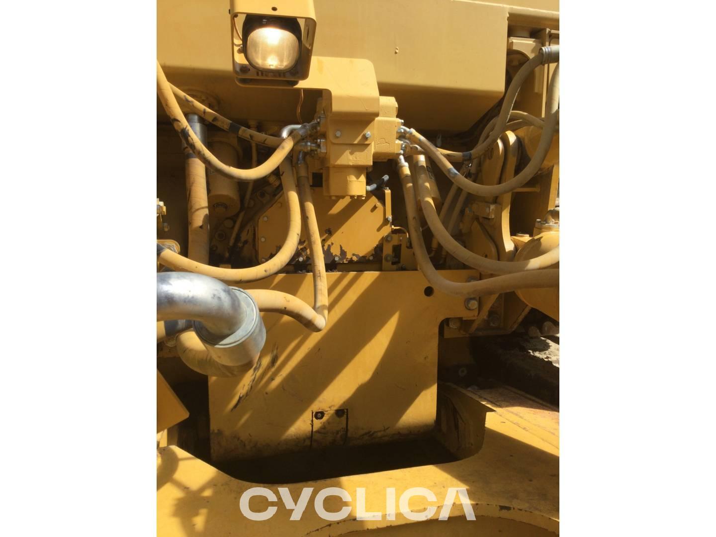 Bulldozer e trattori cingolati  D10T RJG02340 - 15