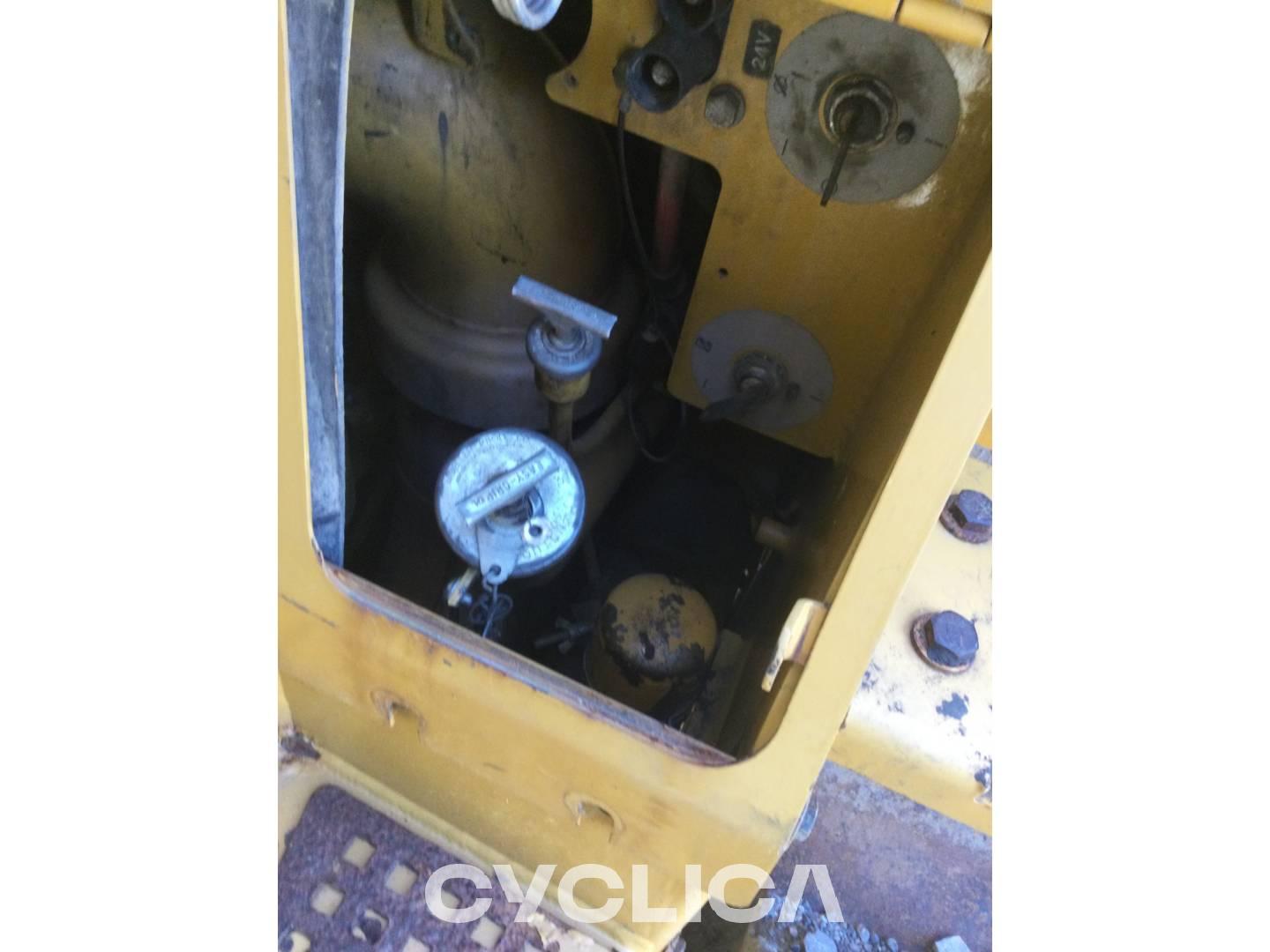 Bulldozer e trattori cingolati  D10T RJG02340 - 19