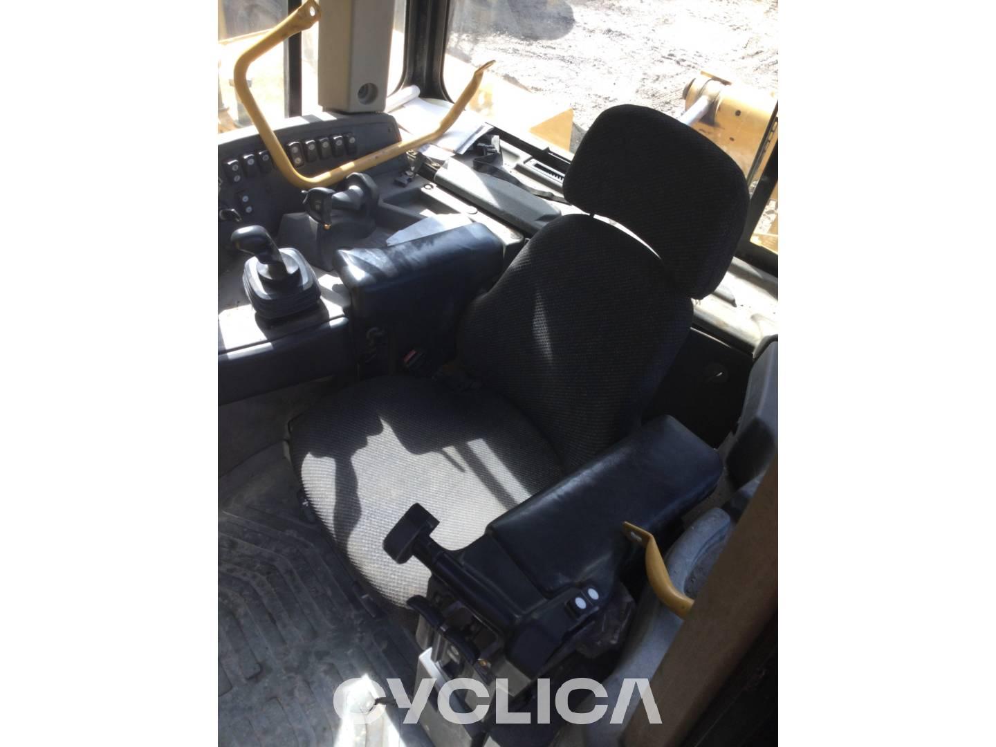 Bulldozer e trattori cingolati  D10T RJG02340 - 24