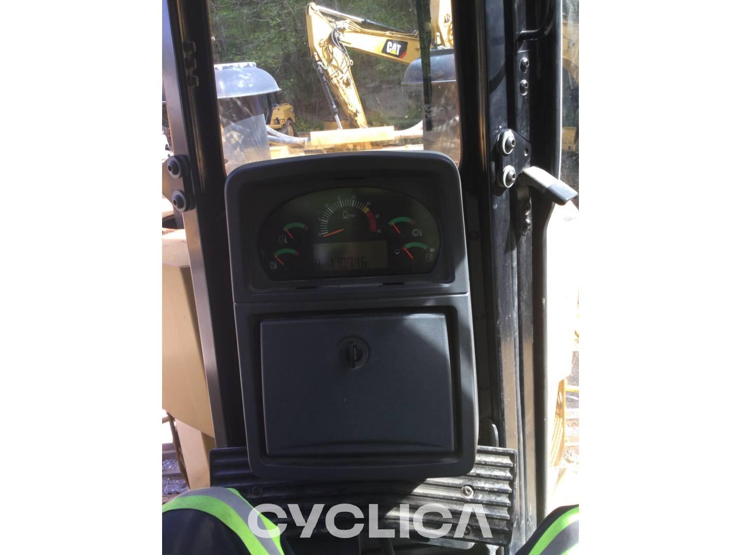 Bulldozer e trattori cingolati  D10T RJG02340 - 25