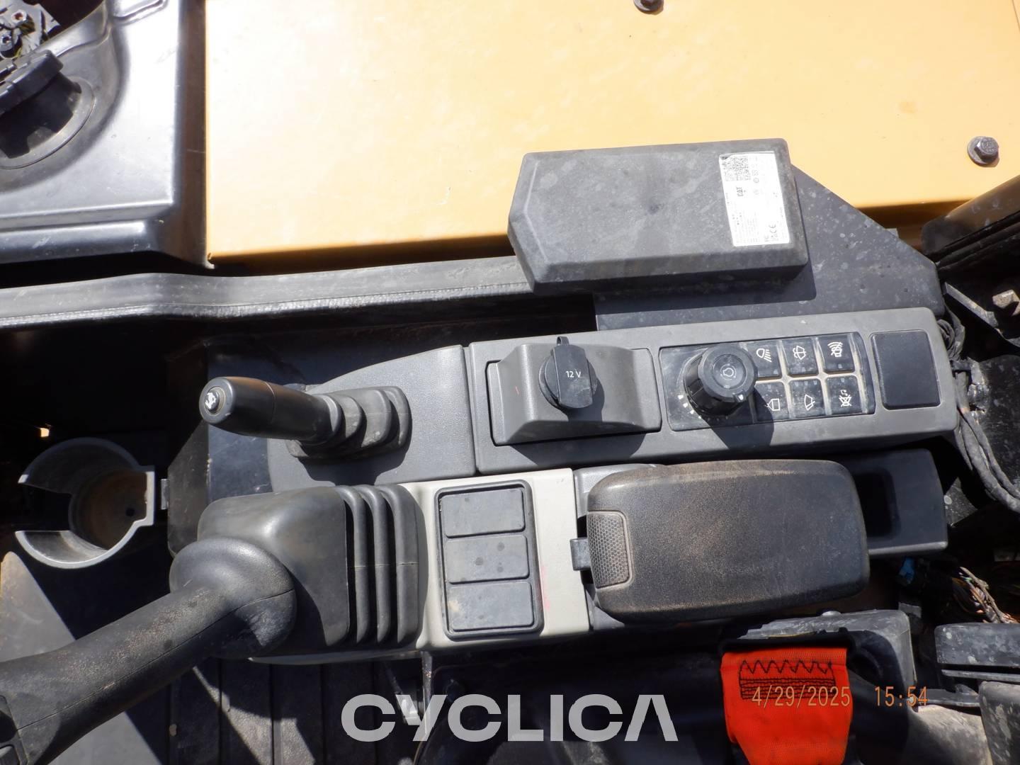 Ровокопачи-гасеничари  303.5-07CR RE903378 - 16