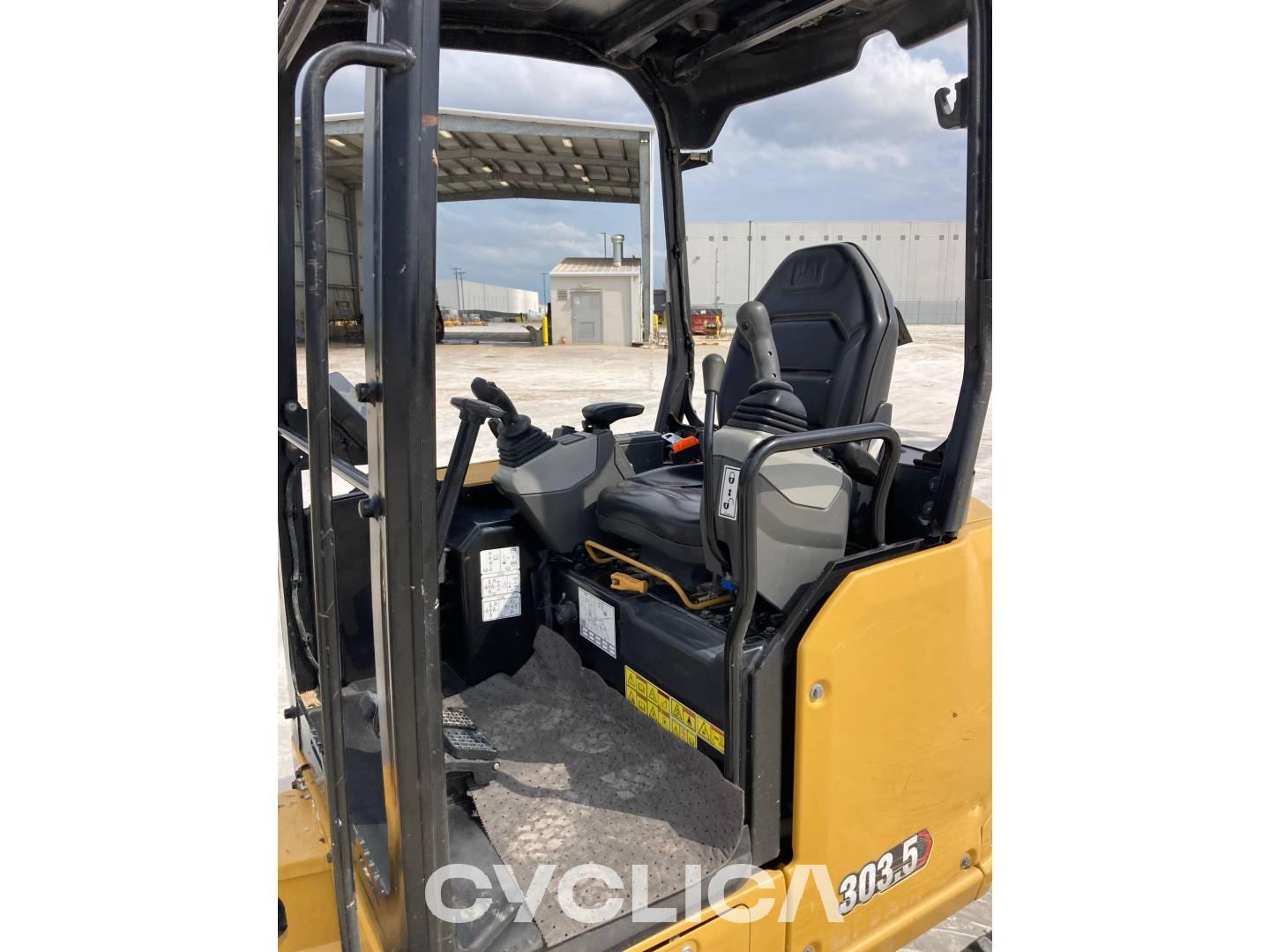 Ровокопачи-гасеничари  303.507CR RE900324 - 16