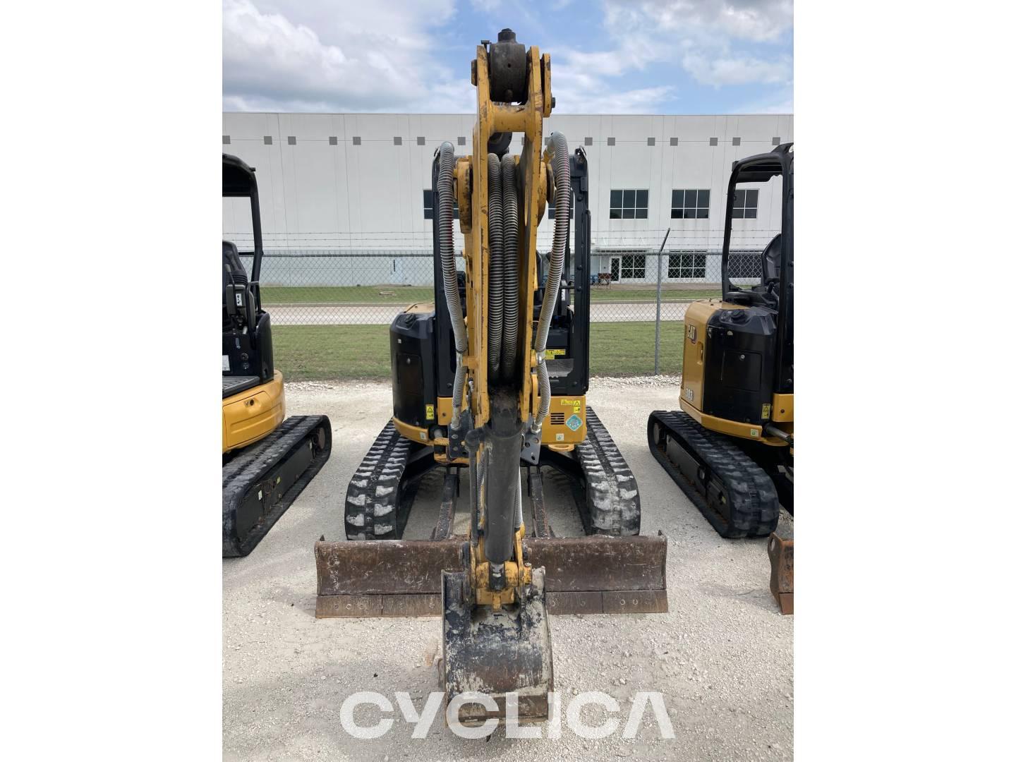 Ровокопачи-гасеничари  303.507CR RE900324 - 22
