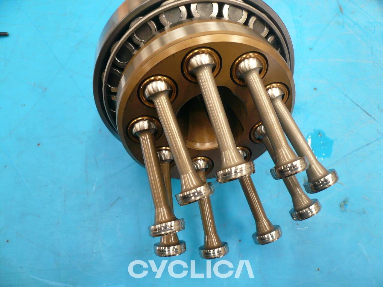 Hydraulic  PIEZAS US 4876241 - 2