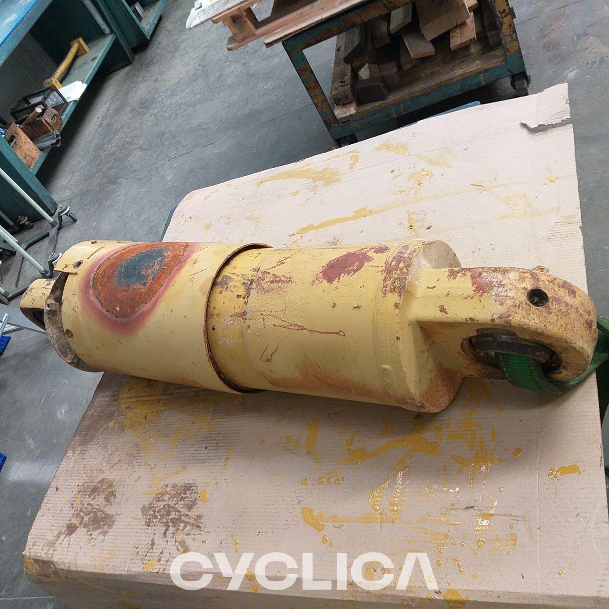 Hydraulic  773B 9T6082 - 1