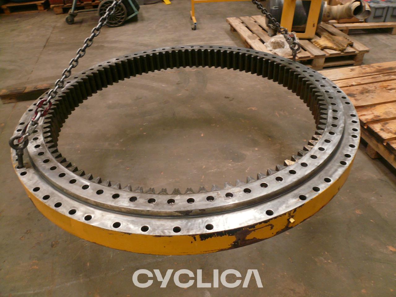 Power train  345B II 1695537 - 1