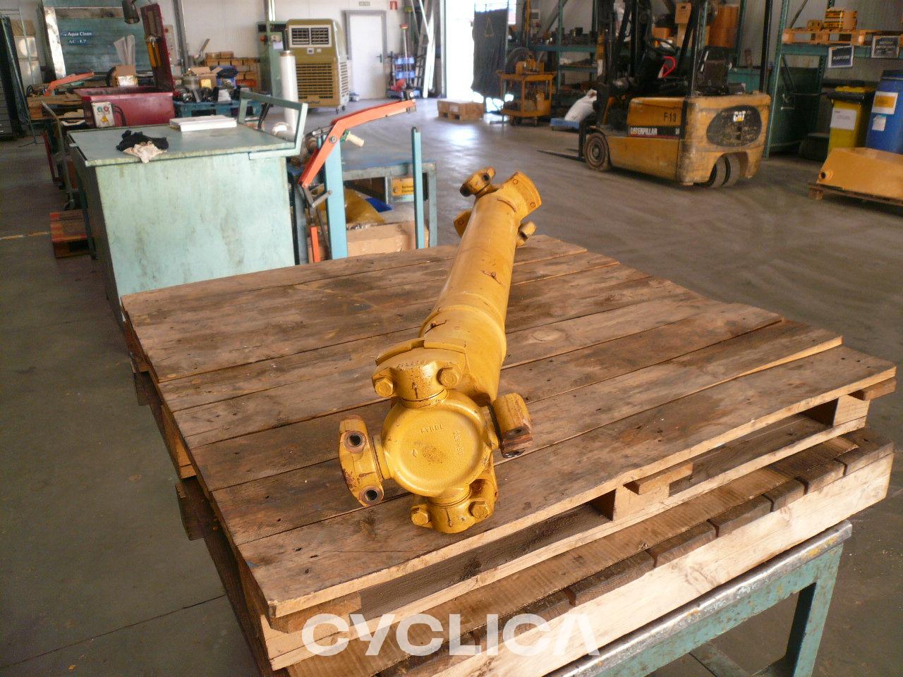 Power train  735 1872677 - 2