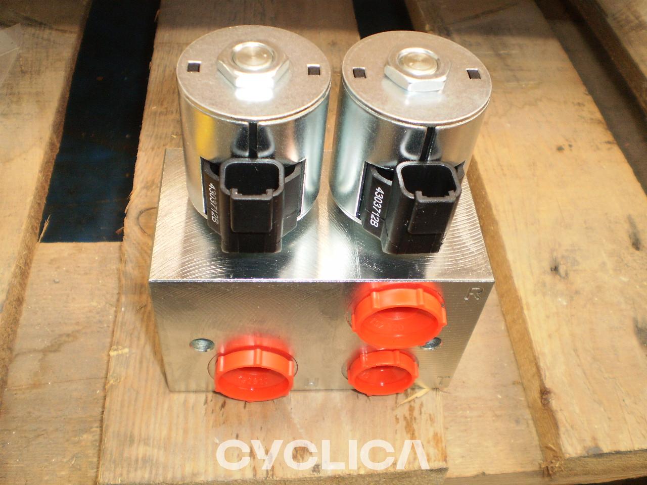 Hydraulic  PIEZAS US 2458780 - 1
