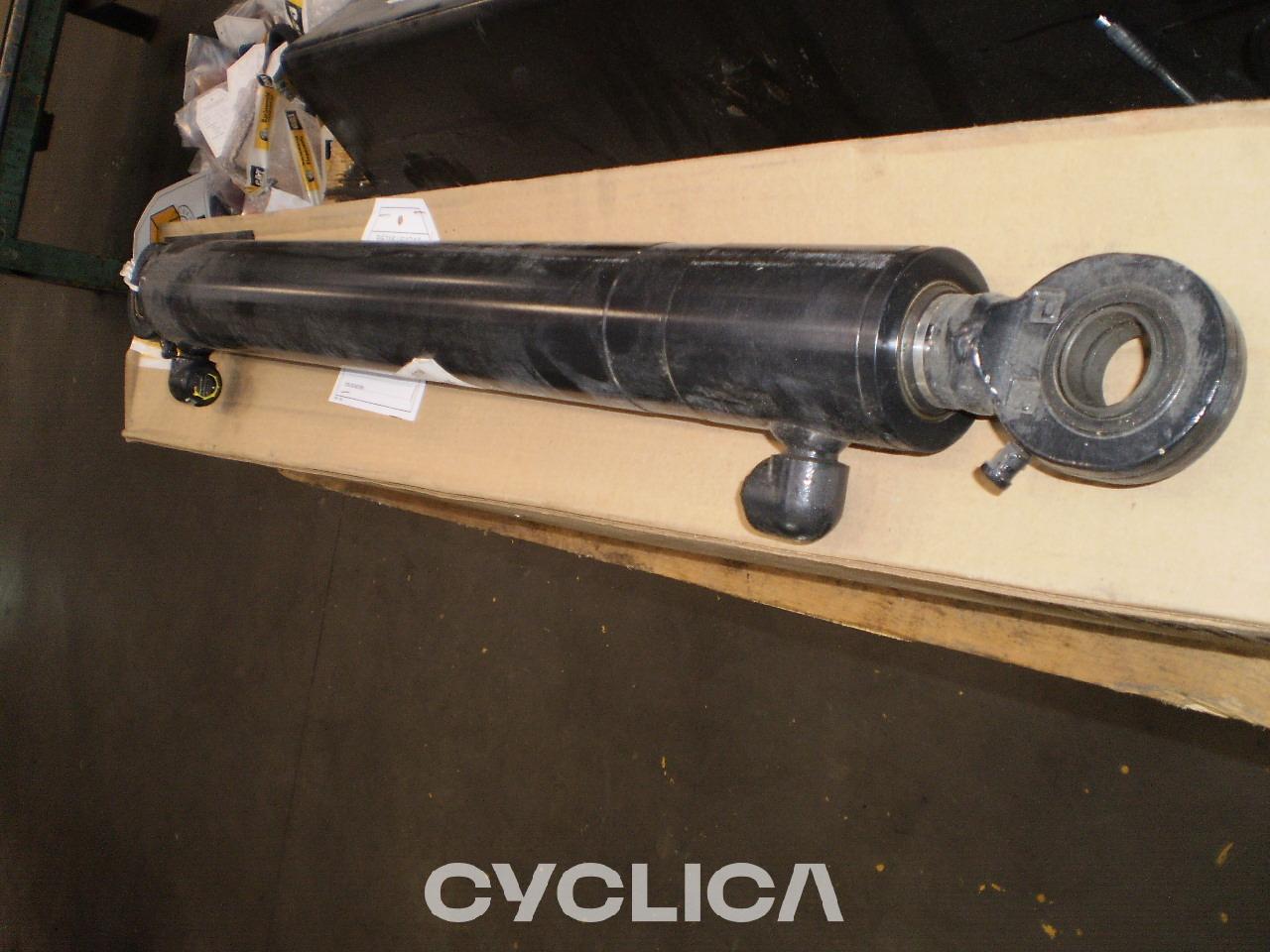 Hydraulic  PIEZAS US 2717760 - 1
