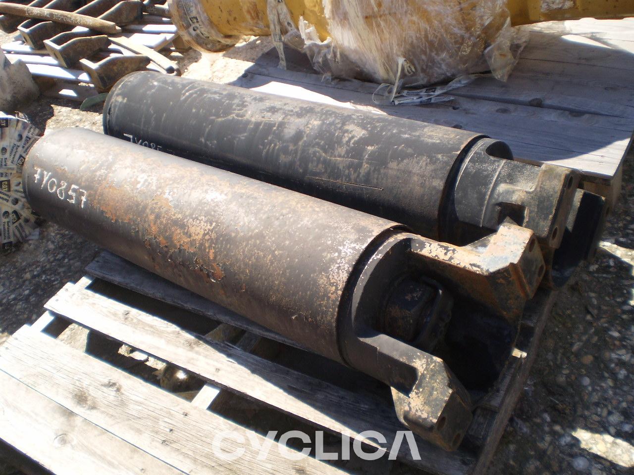 Подвижни делови  375MEH 7Y0857 - 1