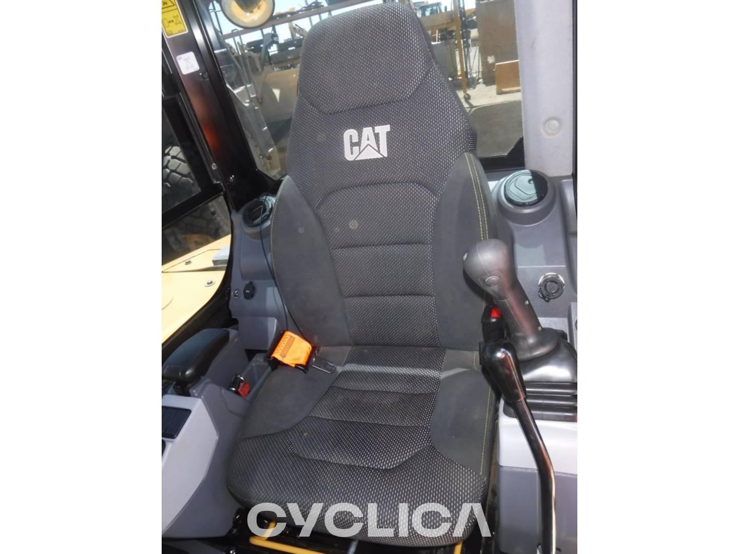 Pelles sur chenilles  305-07CR 5G500899 - 21