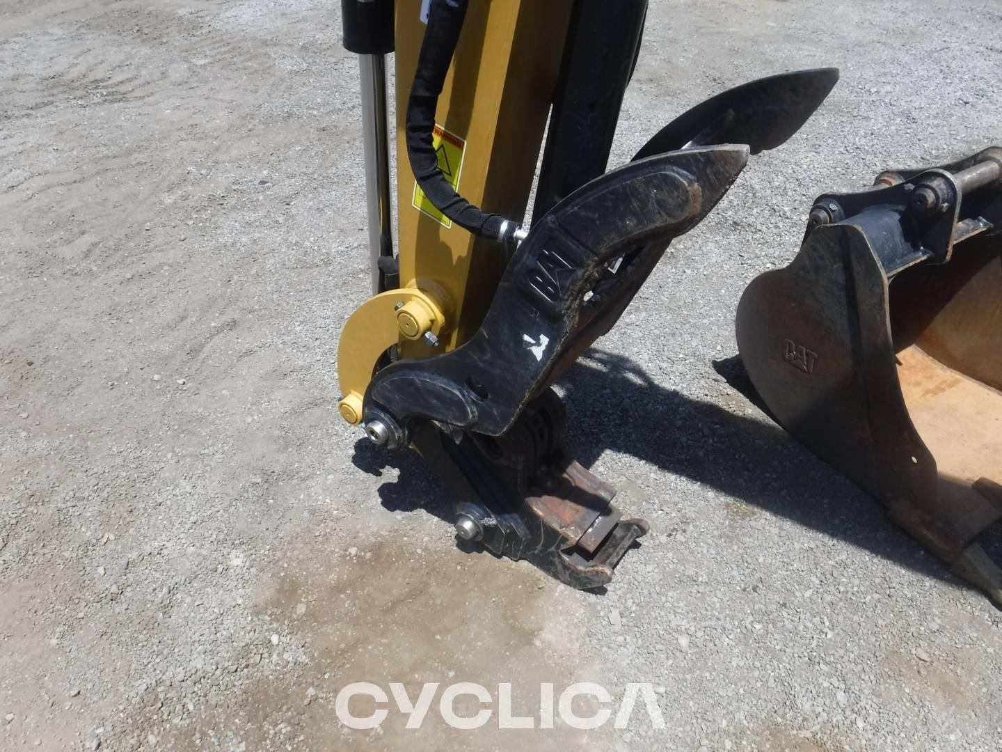 Pelles sur chenilles  305-07CR 5G500899 - 28