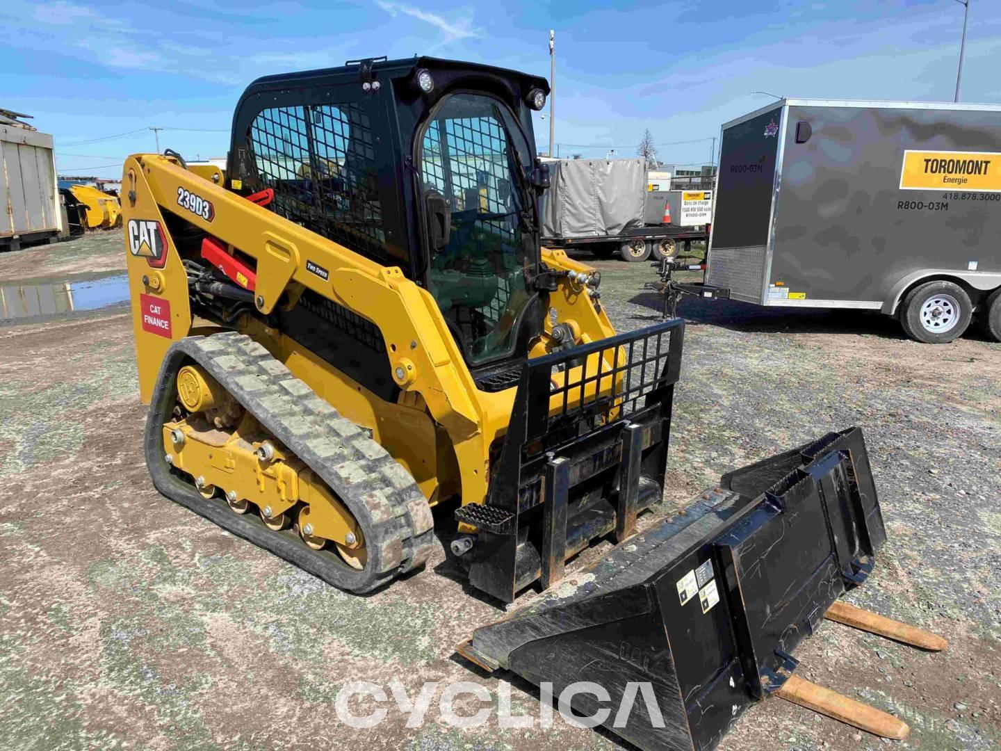 Повеќетеренски мини натоварувачи  239D3 RWK00749 - 2