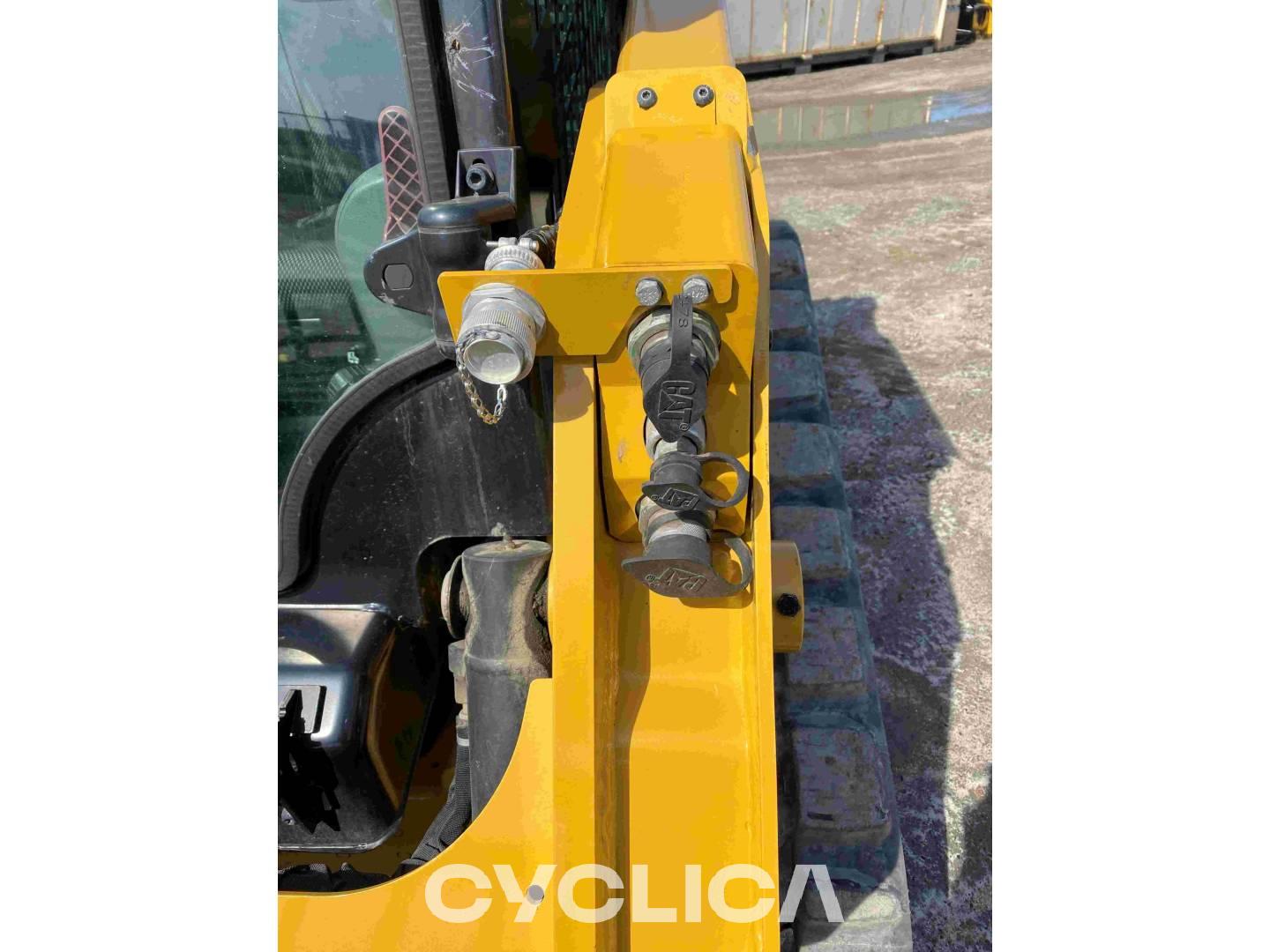 Повеќетеренски мини натоварувачи  239D3 RWK00749 - 10