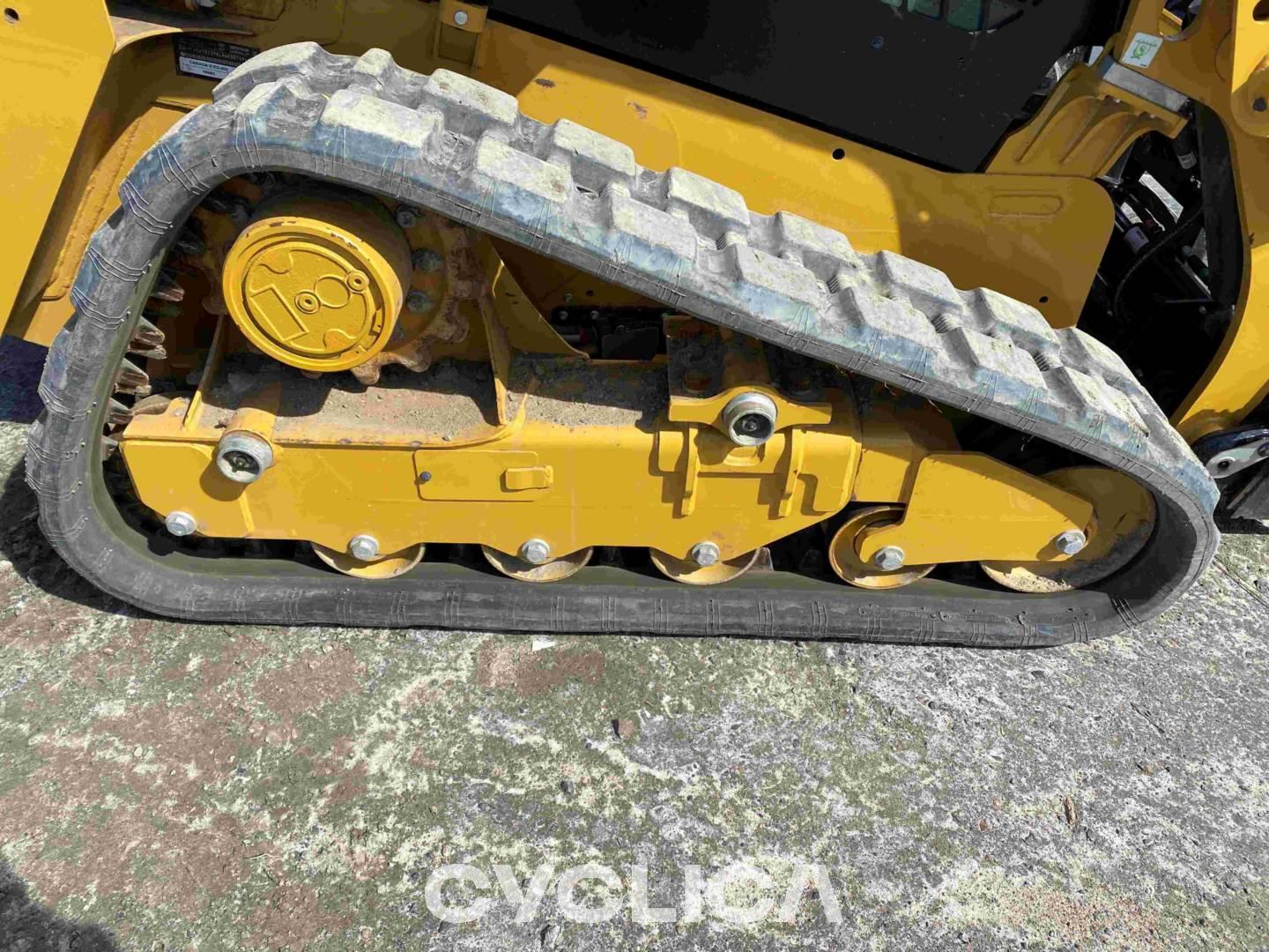Повеќетеренски мини натоварувачи  239D3 RWK00749 - 12