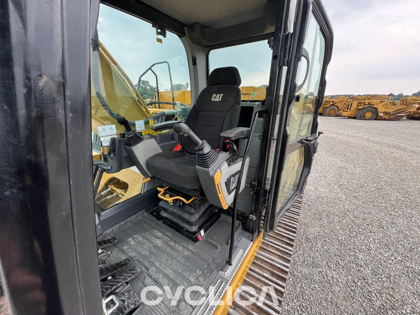 Crawler excavators  33007GC SCZ20081 - 30