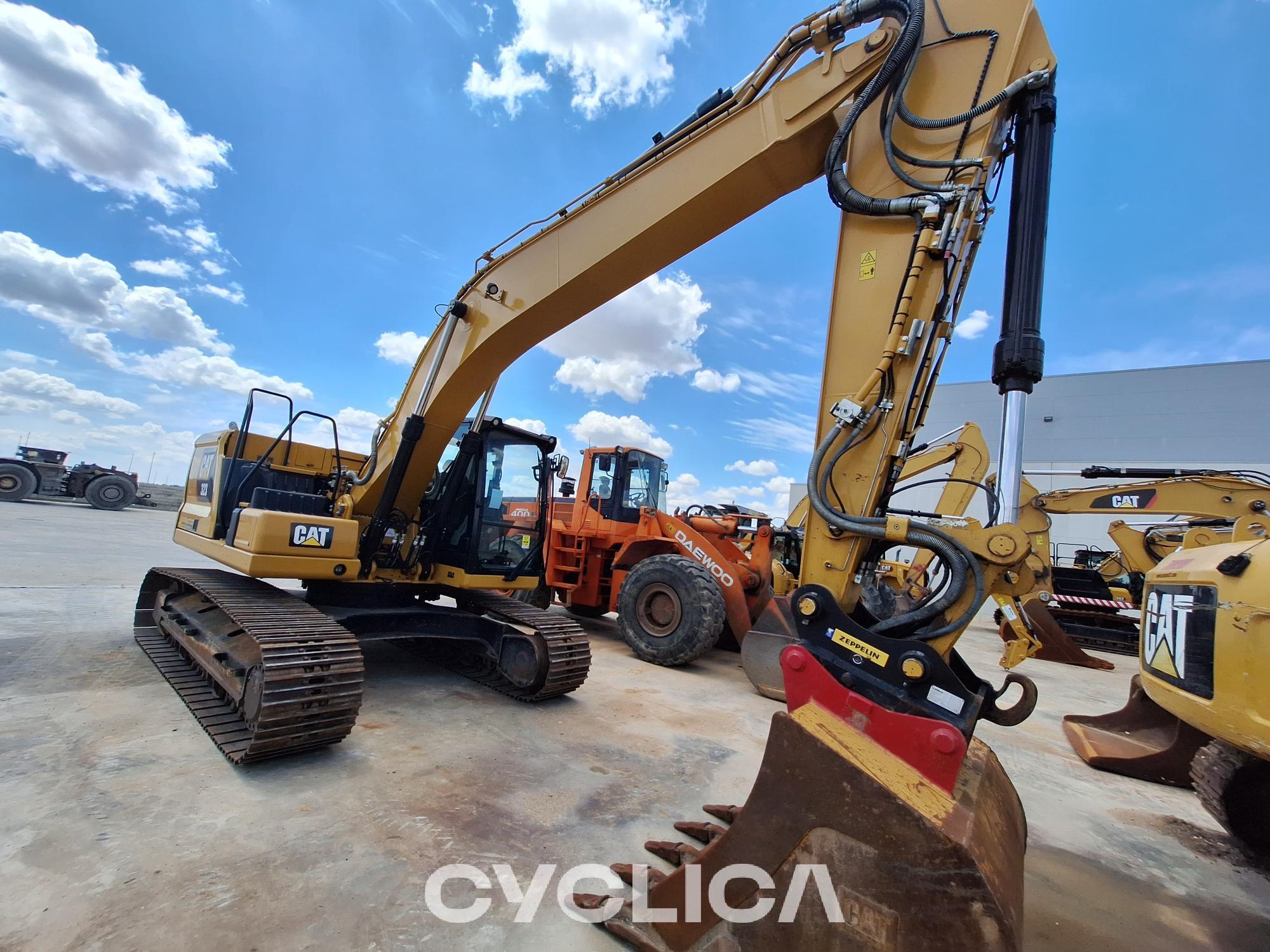 Crawler excavators  323E HDT00207 - 1