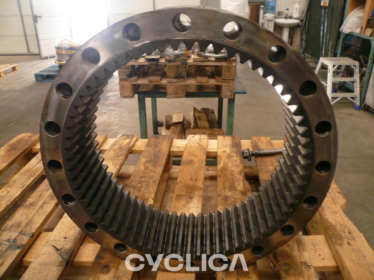 Grupe fuqie  330BLMEH 7Y0642 - 3