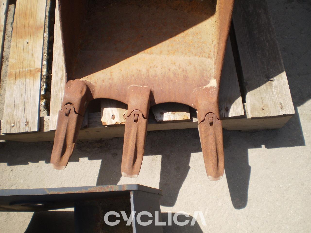 Drugi deli  428C 9R7616 - 5