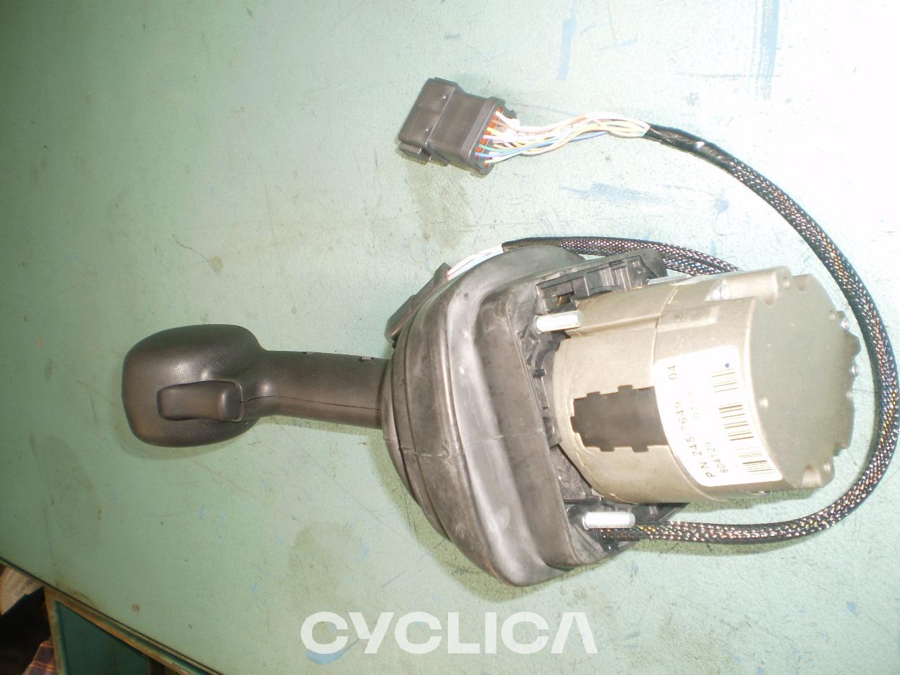 Elektronske komponente  PIEZAS US 2457649 - 3