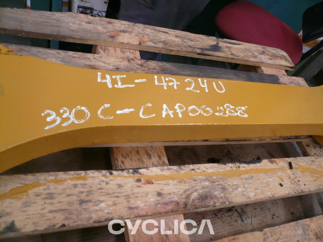 Others  330CLME 4I4724 - 3