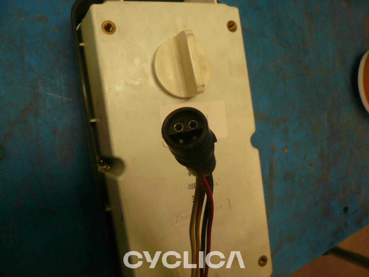 Electronic components  PIEZAS US 1027891 - 3