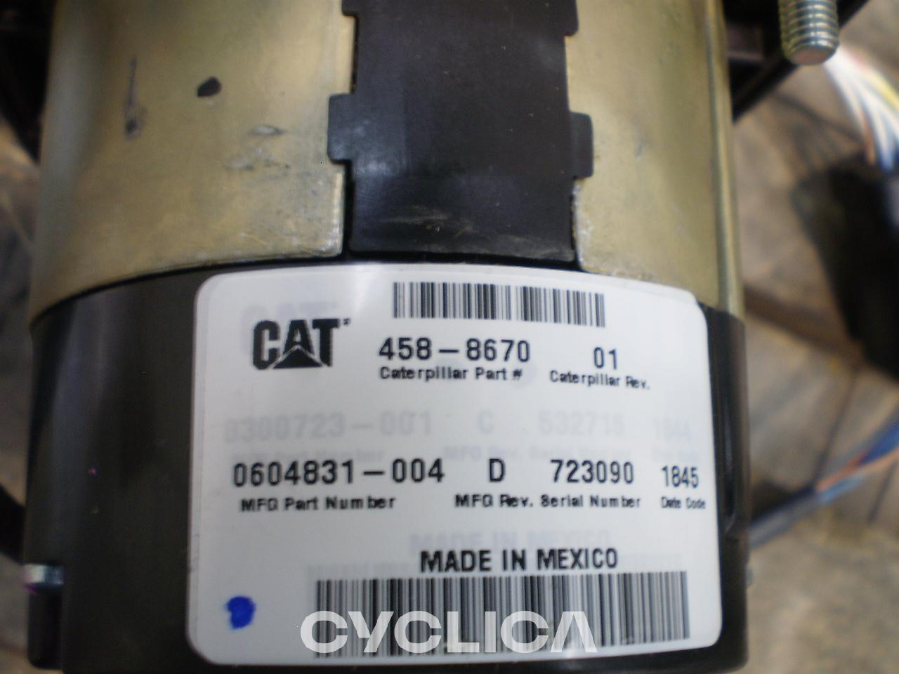 Electronic components  PIEZAS US 4588670 - 3