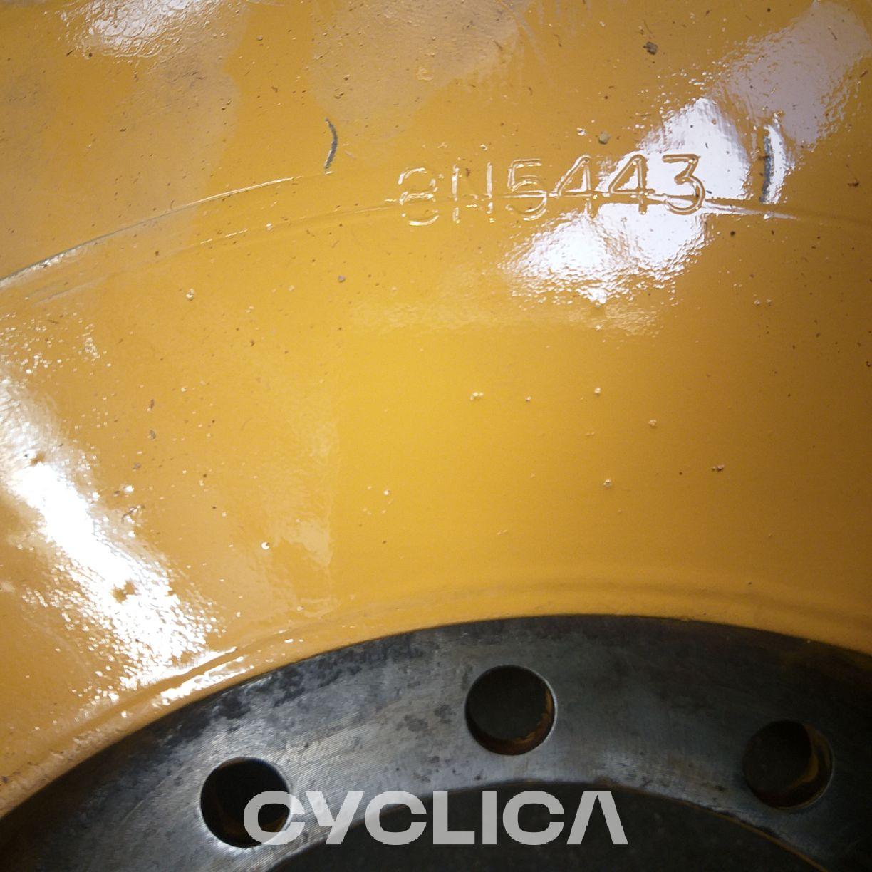 Engine  773B 8N5443 - 3