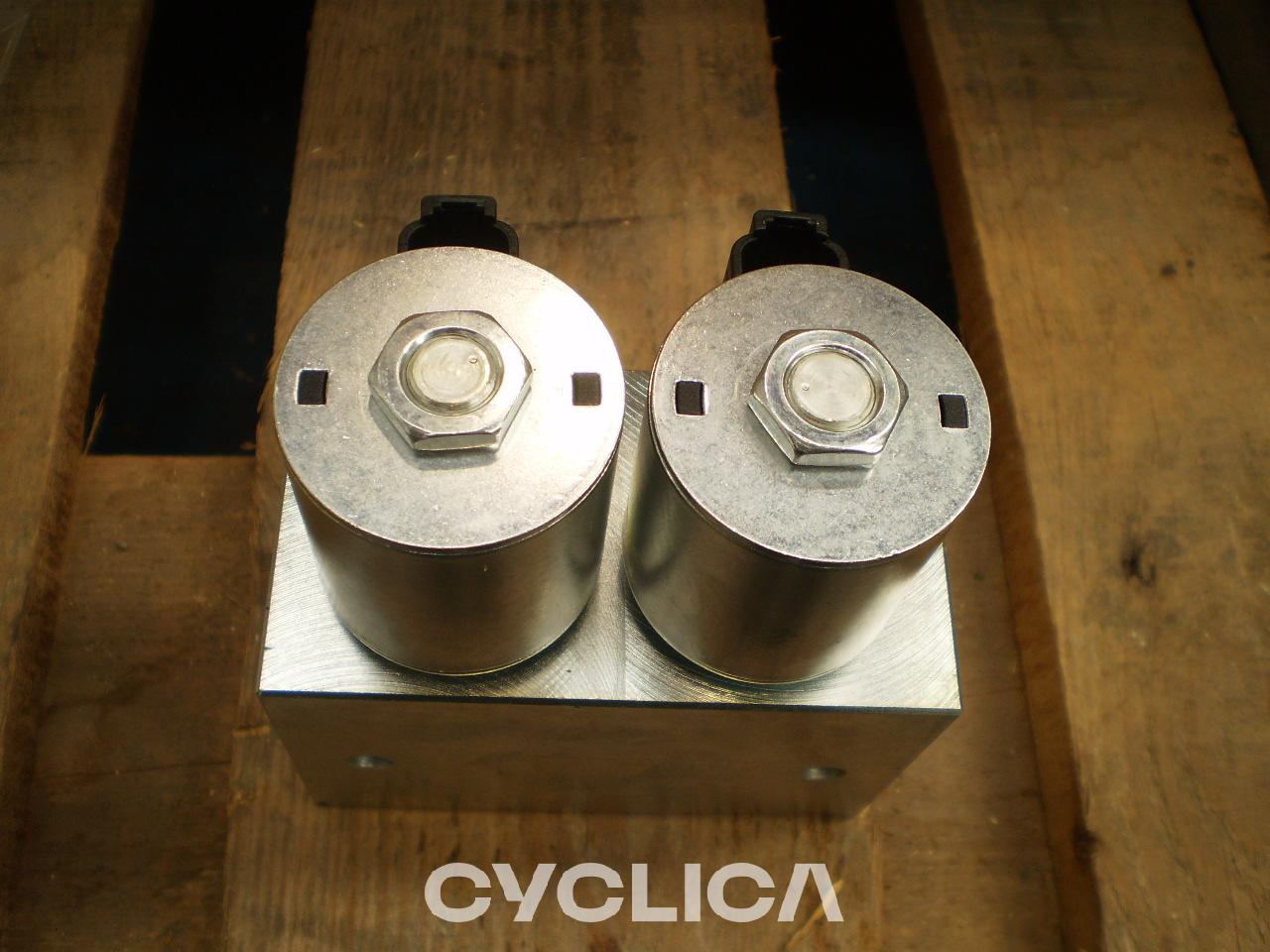 Hydraulic  PIEZAS US 2458780 - 3