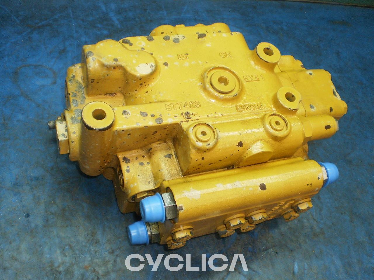 Hidraulični  962M 3749878 - 3