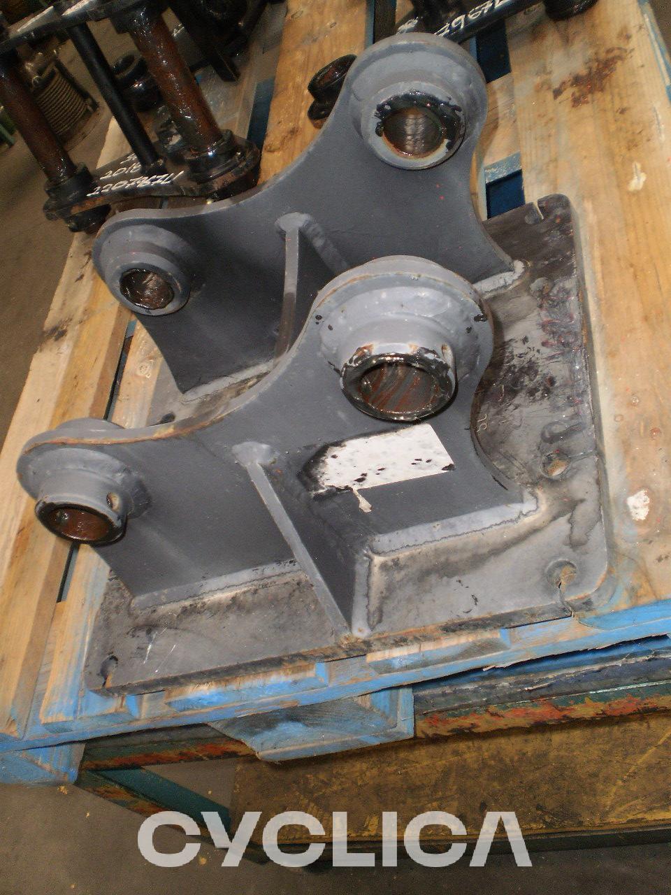 Others  PIEZAS US 1688711 - 3