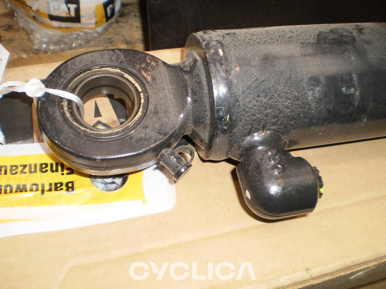Hydraulic  PIEZAS US 2717760 - 3