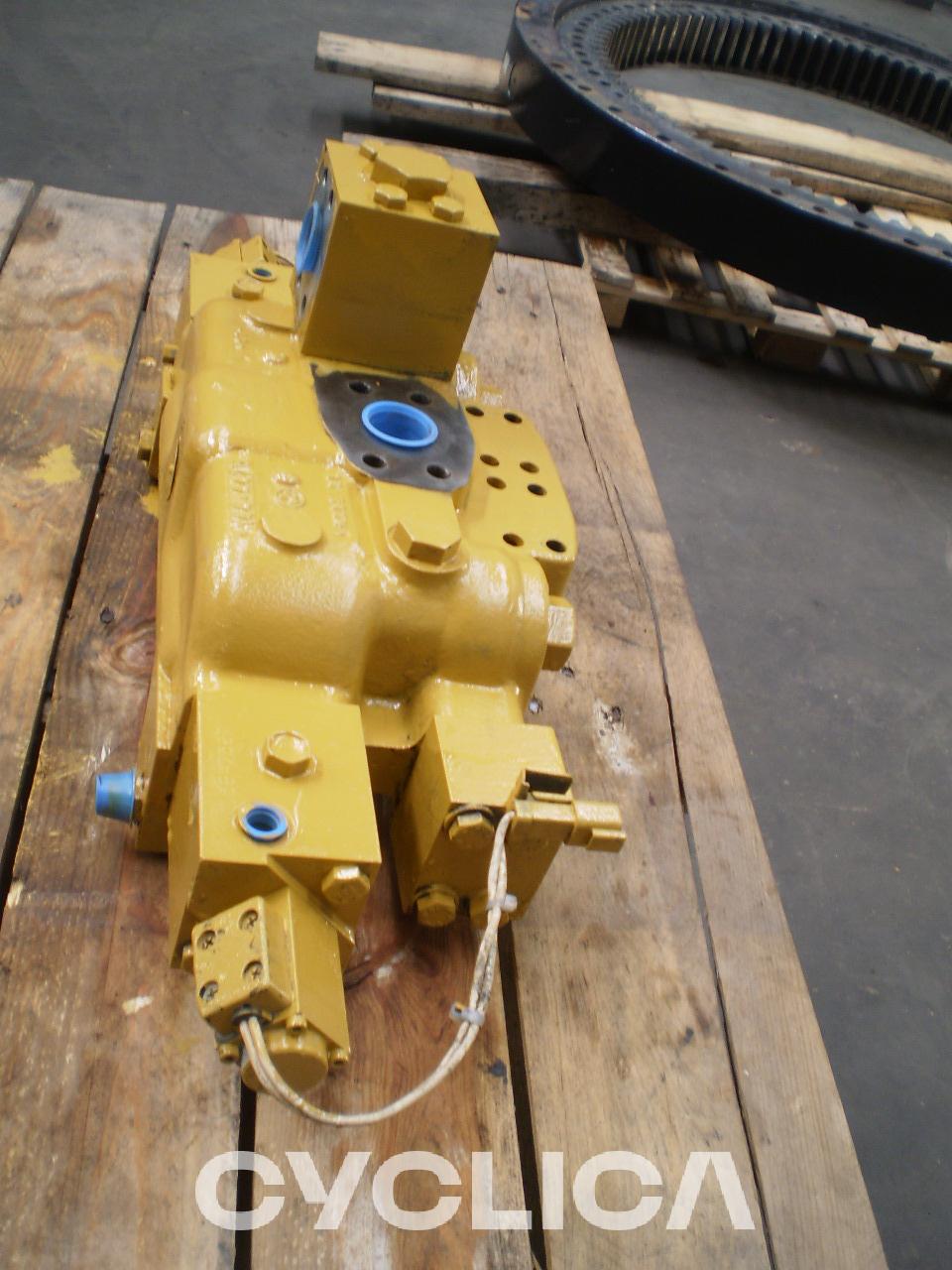 Hydraulic  385B 1741858 - 3