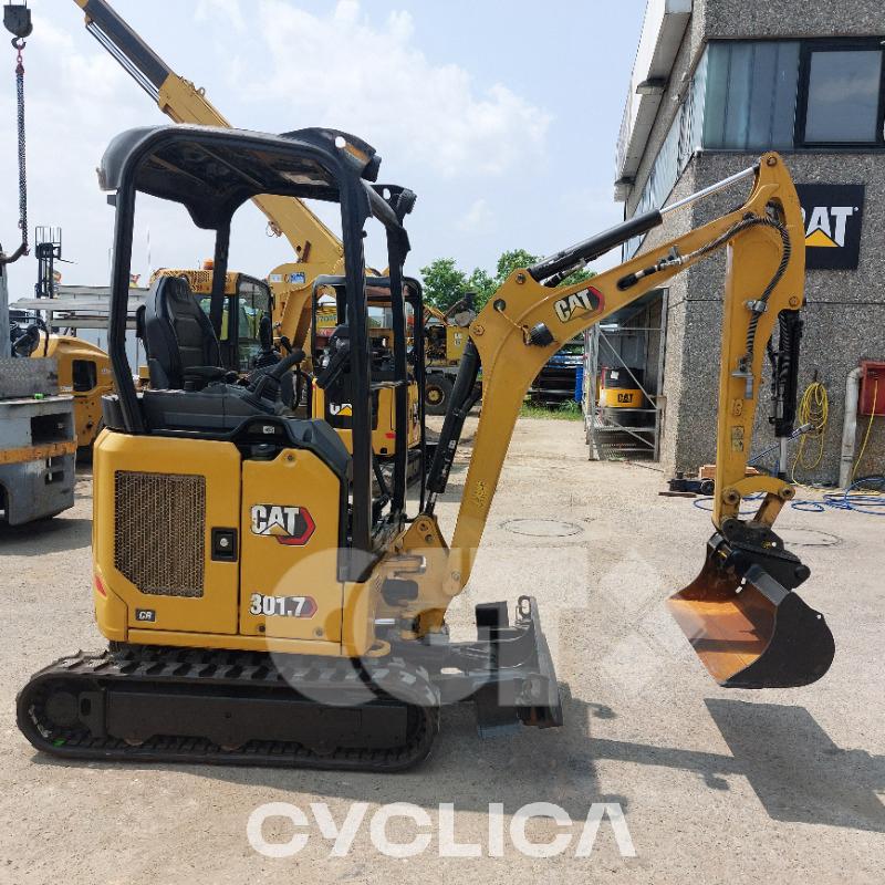 Bageri guseničari  301.7 JH702### - 4