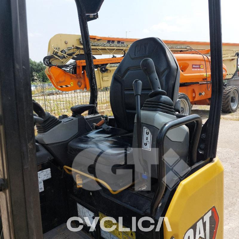Bageri guseničari  301.7 JH702### - 11