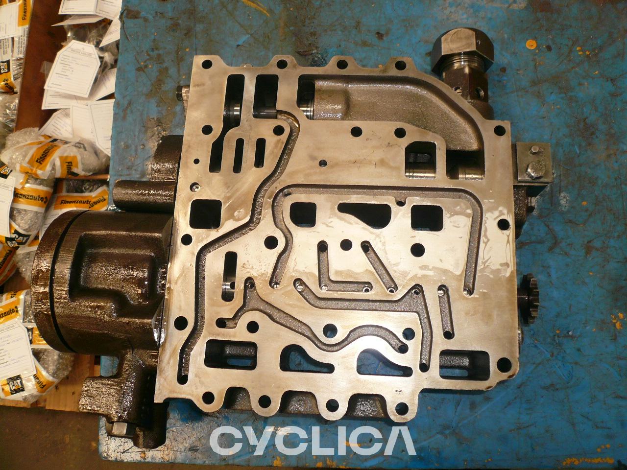 Hydraulic  773B 3T1512 - 1